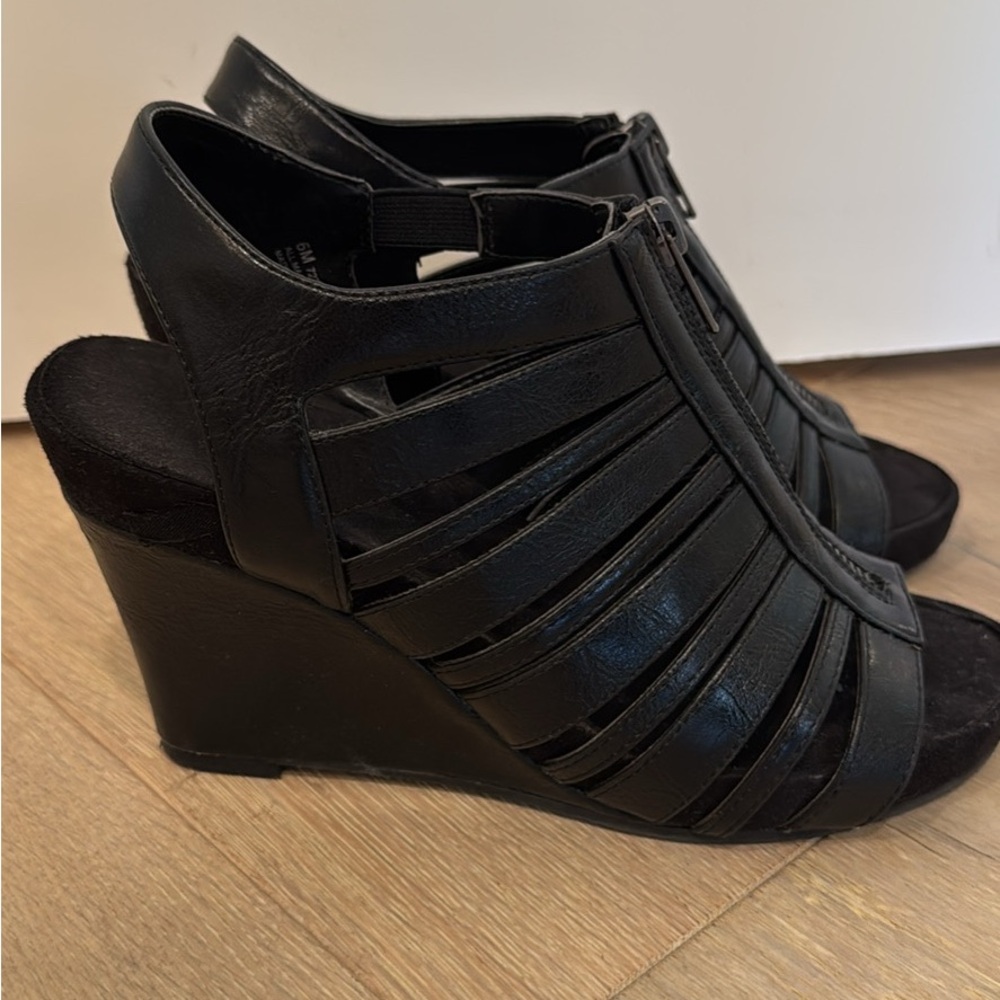 Aerosols Women's Black Wedge Sandals